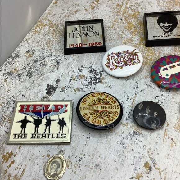 🎄🎄Vintage Beatles Memorabilia Pins Buttons Charm - Picture 5 of 5